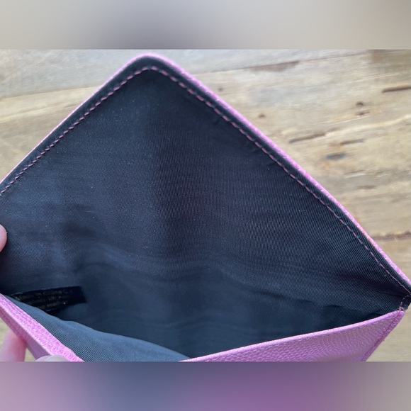 AMI Lizard Pebbled Leather Envelope Pink - Picture 10 of 11